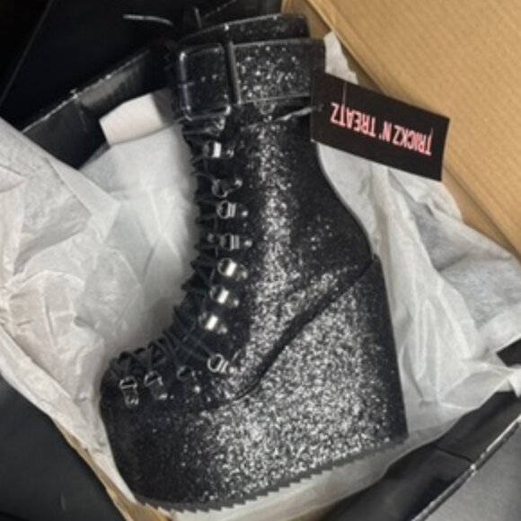 Sparkle Traitor Boots - Size 6 - New in Box - Picture 4 of 11
